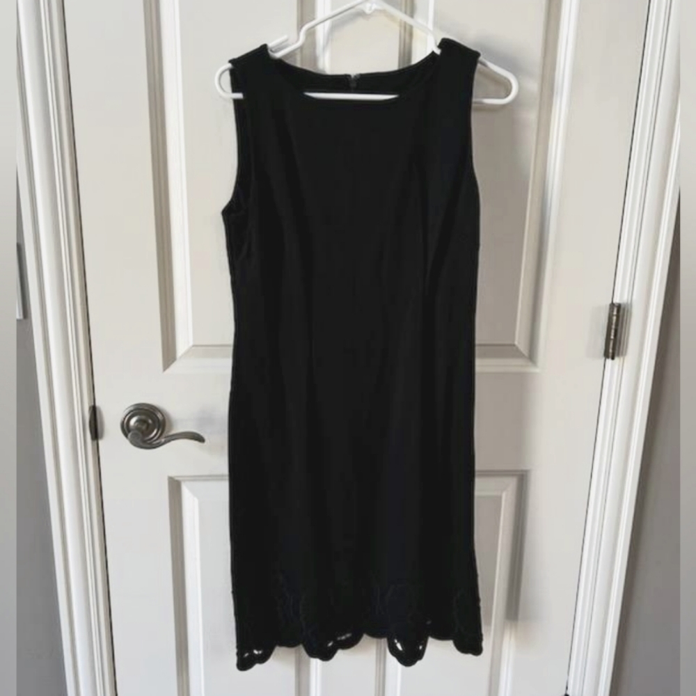 Talbots Sleeveless Size 6 Black Jersey Dress with Scalloped Border